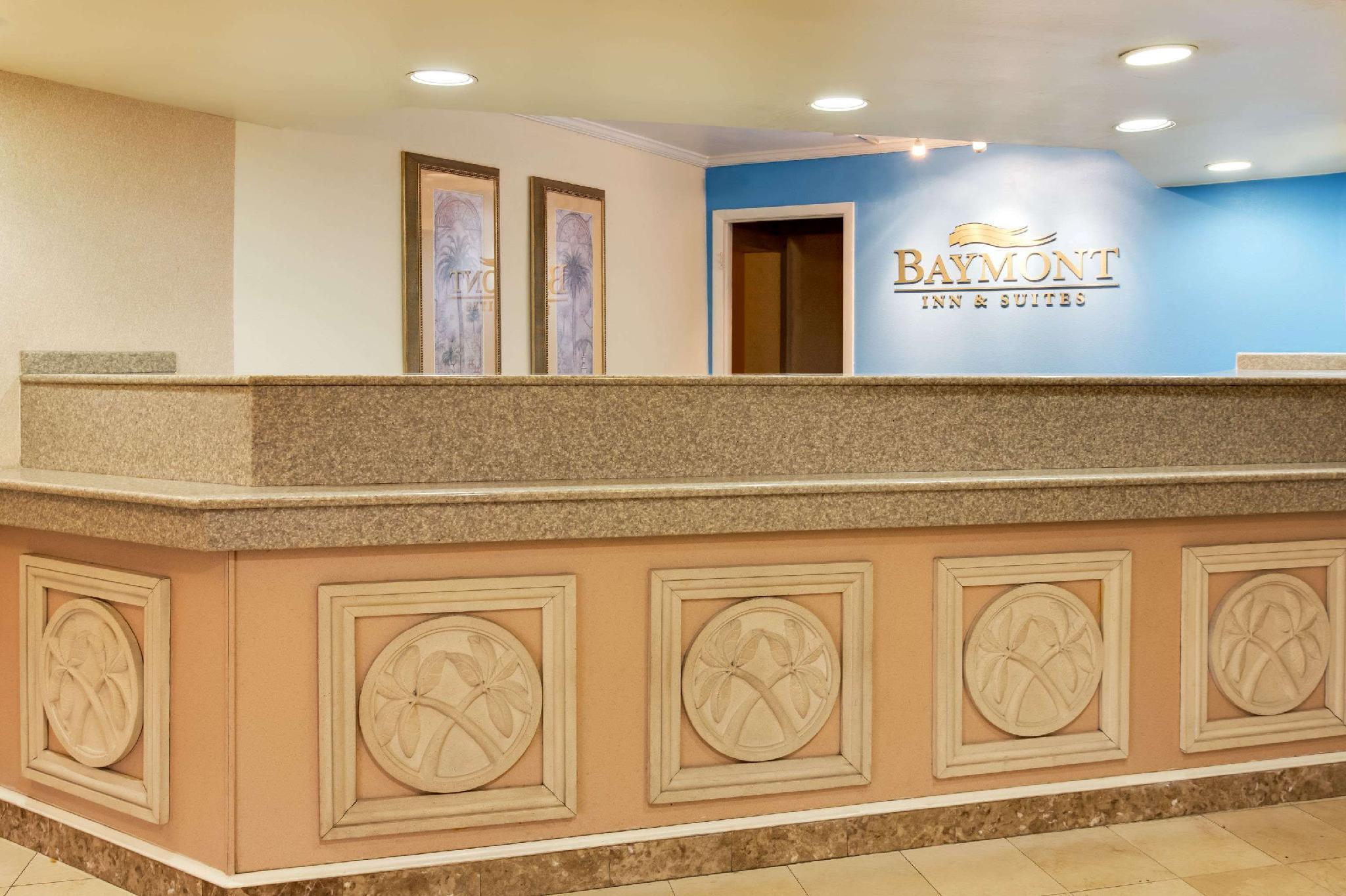 Baymont By Wyndham Lake City Exterior photo