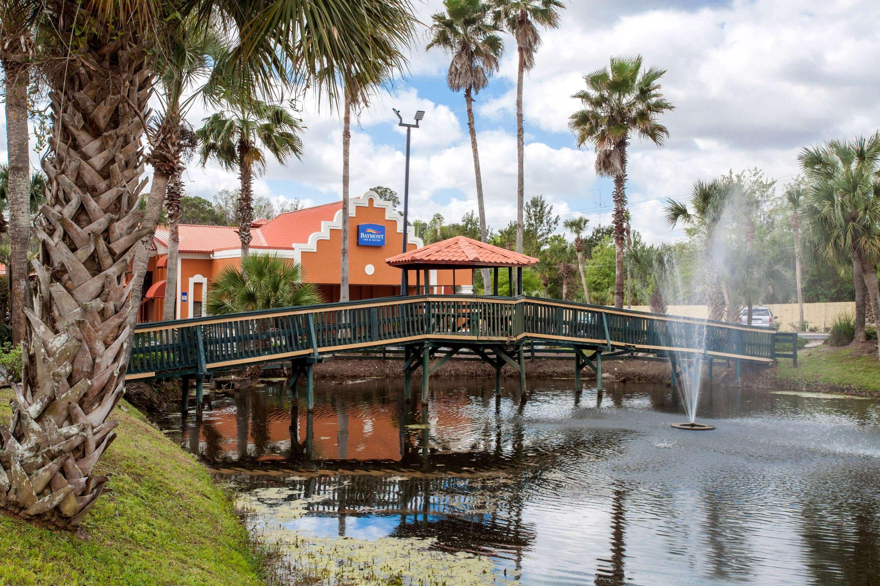 Baymont By Wyndham Lake City Exterior photo