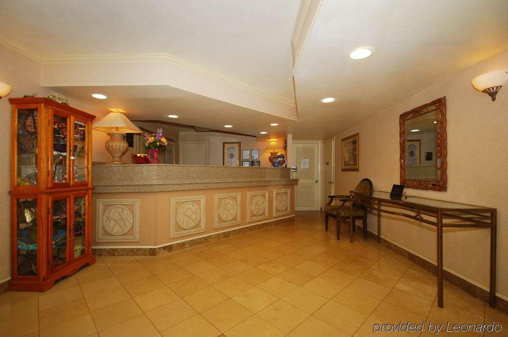 Baymont By Wyndham Lake City Interior photo